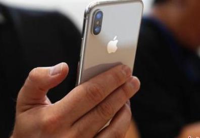 愛手機(jī)多于愛孩子？家長(zhǎng)應(yīng)設(shè)親子時(shí)間