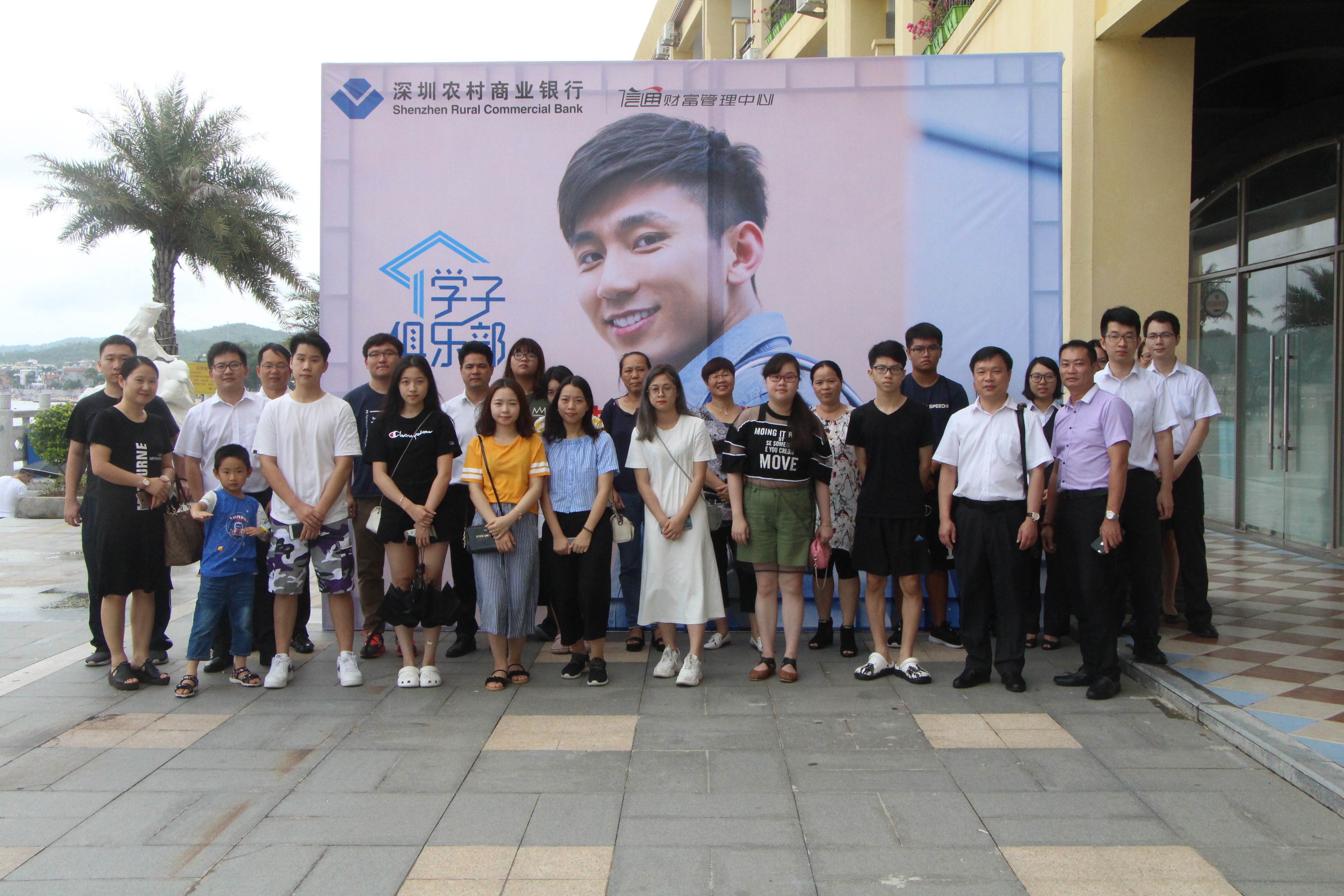 十年寒窗苦泛舟，終得梅花撲鼻來